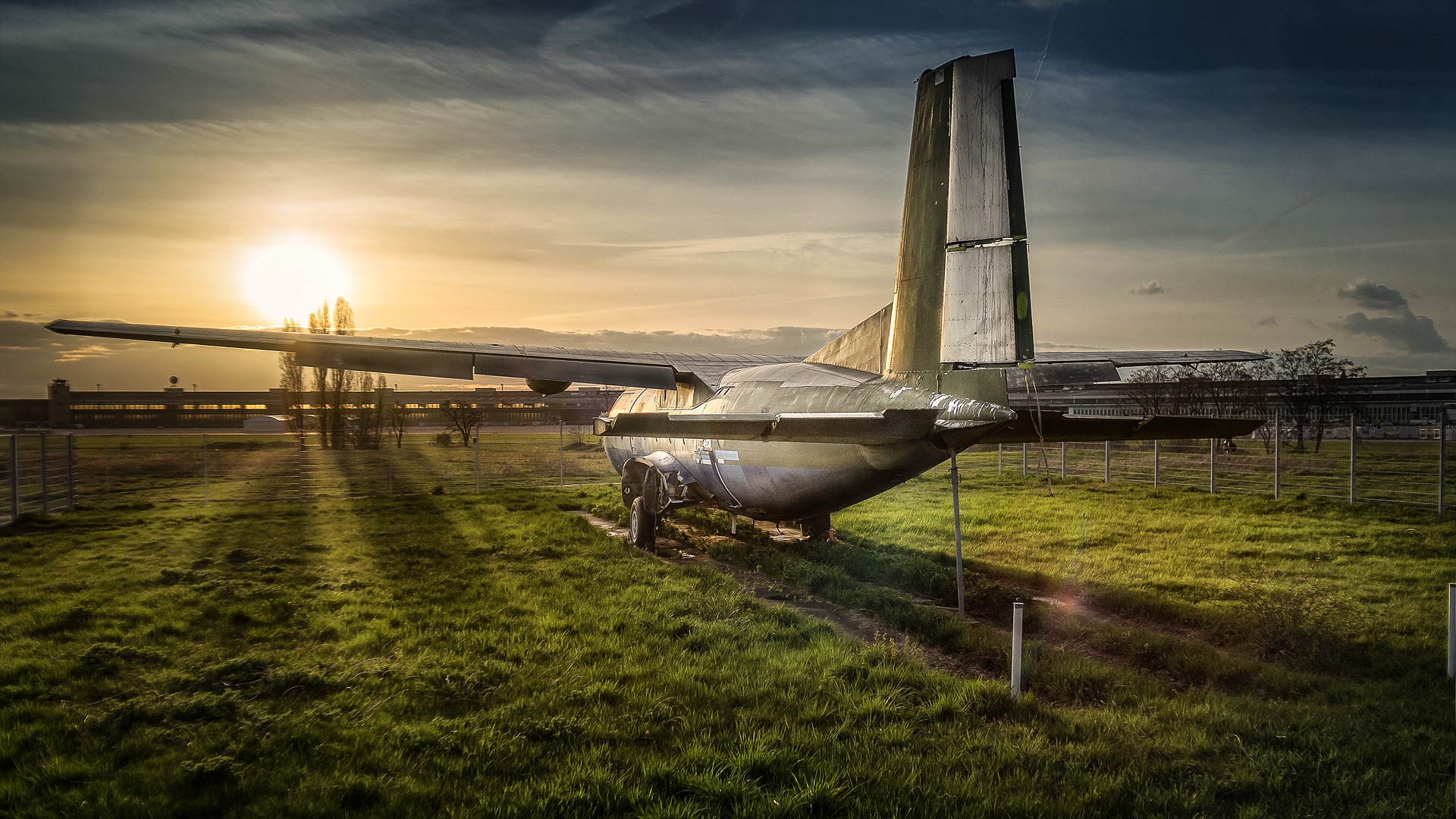 Ein stillgelegtes Flugzeug.